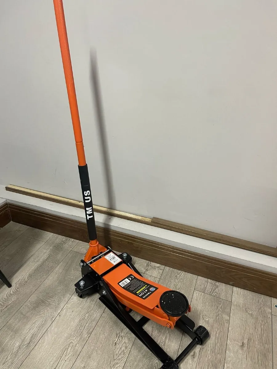 4 TON LOW PROFILE TROLLEY JACK - Image 1