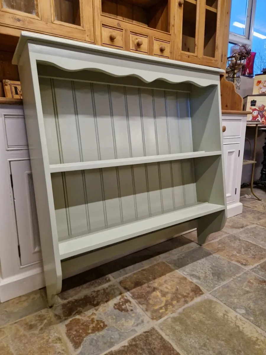 Pine wall dresser, plate rack - Image 1