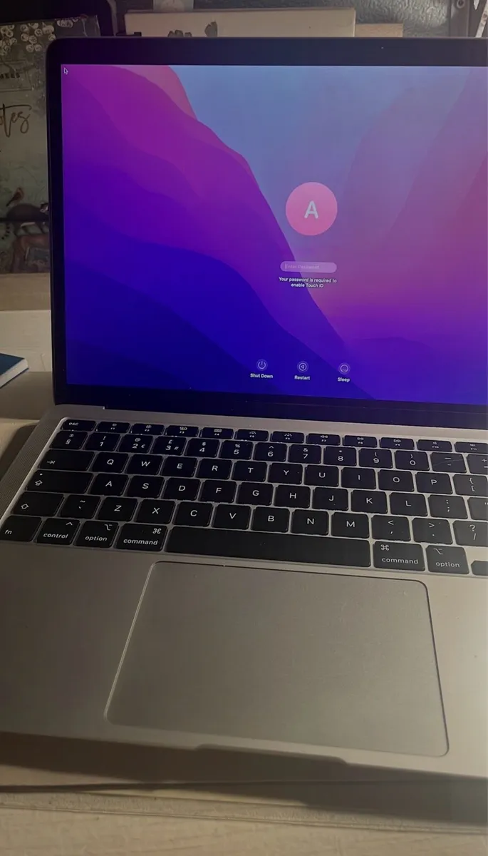 MacBook Air (Retina 13-inch, 2020) - Image 2