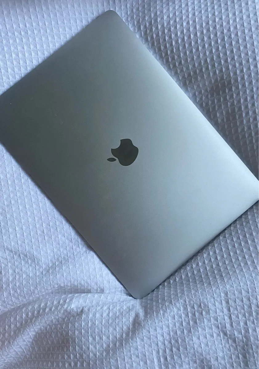 MacBook Air (Retina 13-inch, 2020) - Image 1