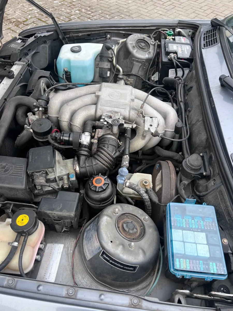 BMW 3-Series 1991 - Image 2