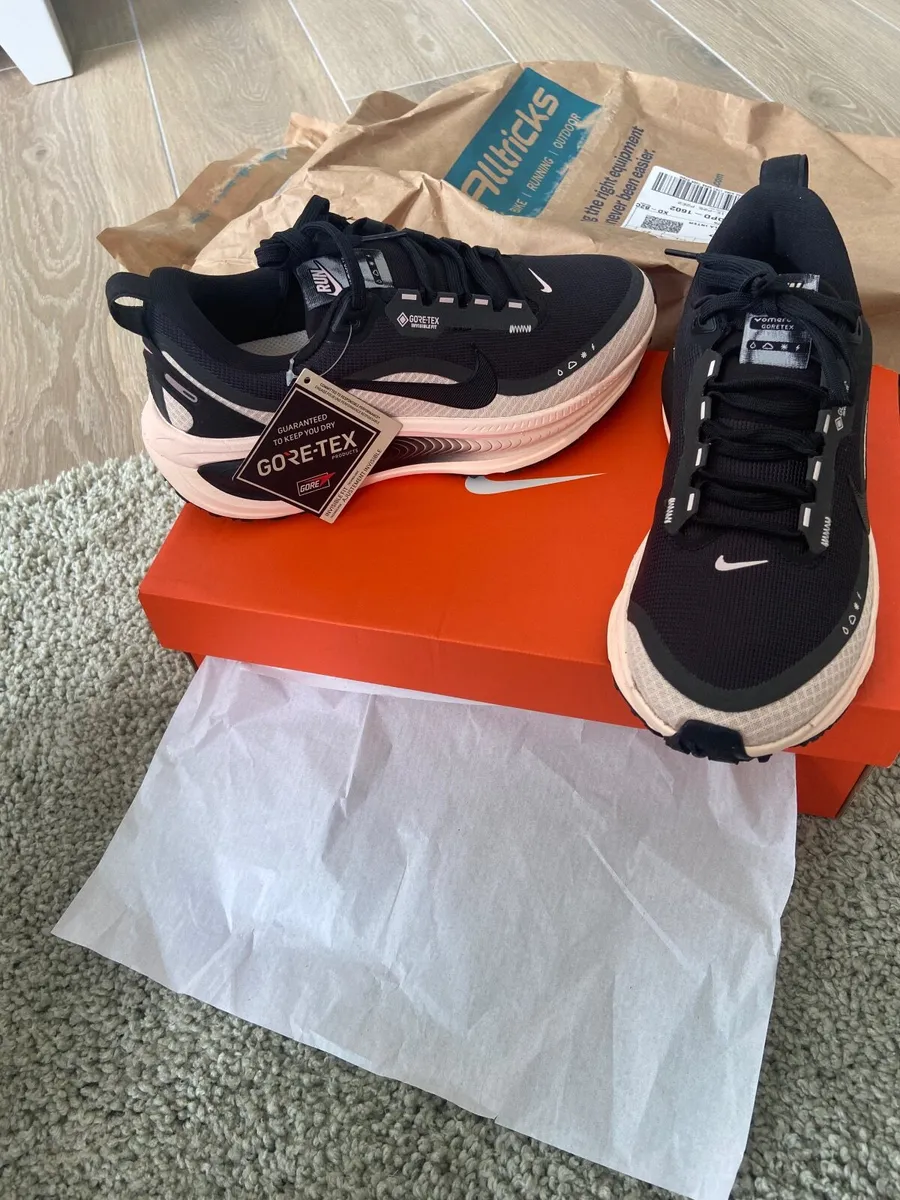 New Nike Womens Trainers - Image 2