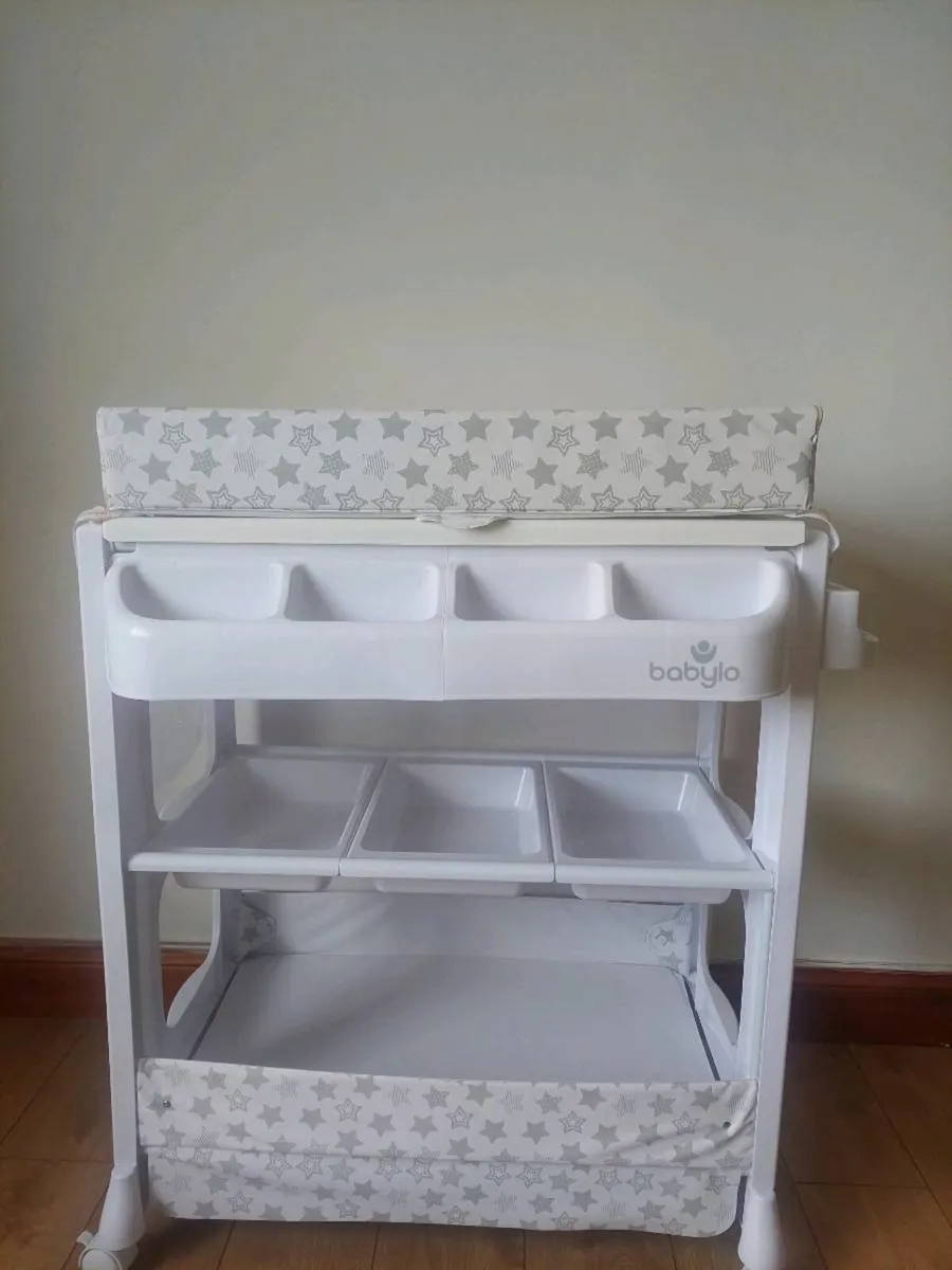 Baby changing unit with bath - Image 1