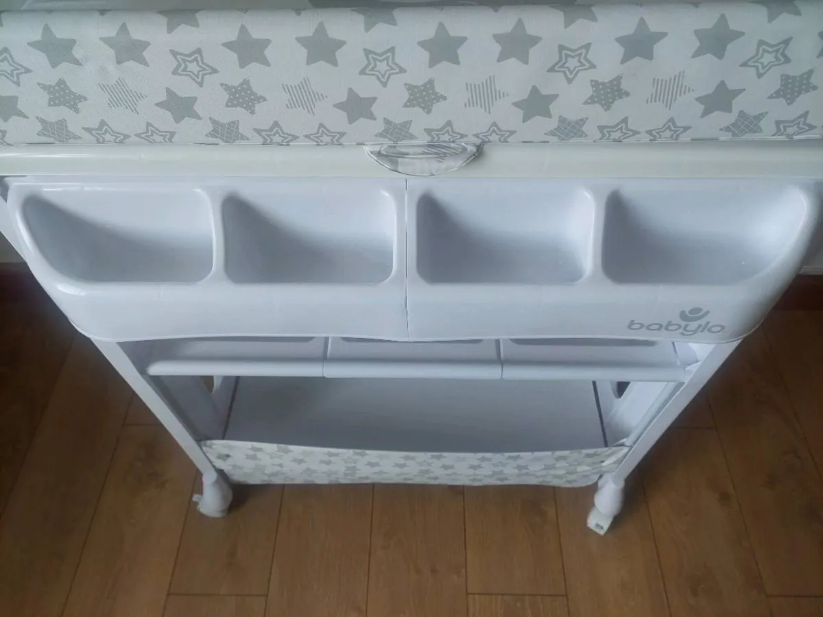 Baby changing unit with bath - Image 2