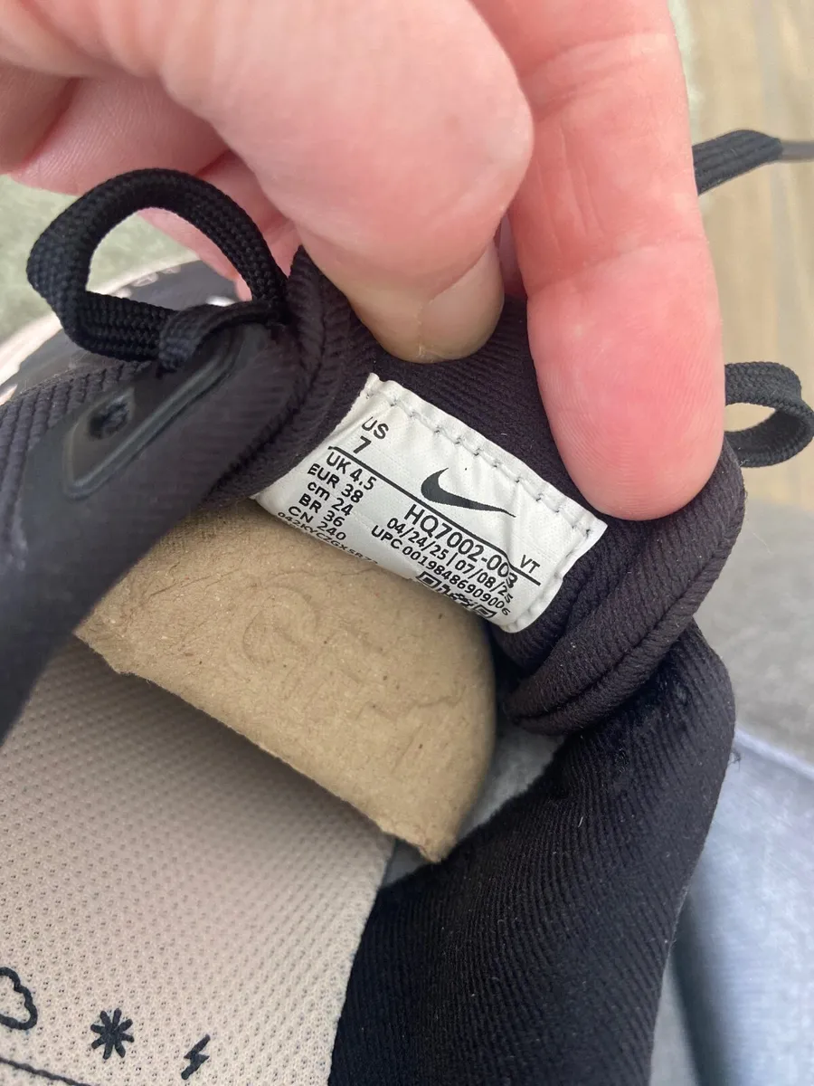 New Nike Womens Trainers - Image 3