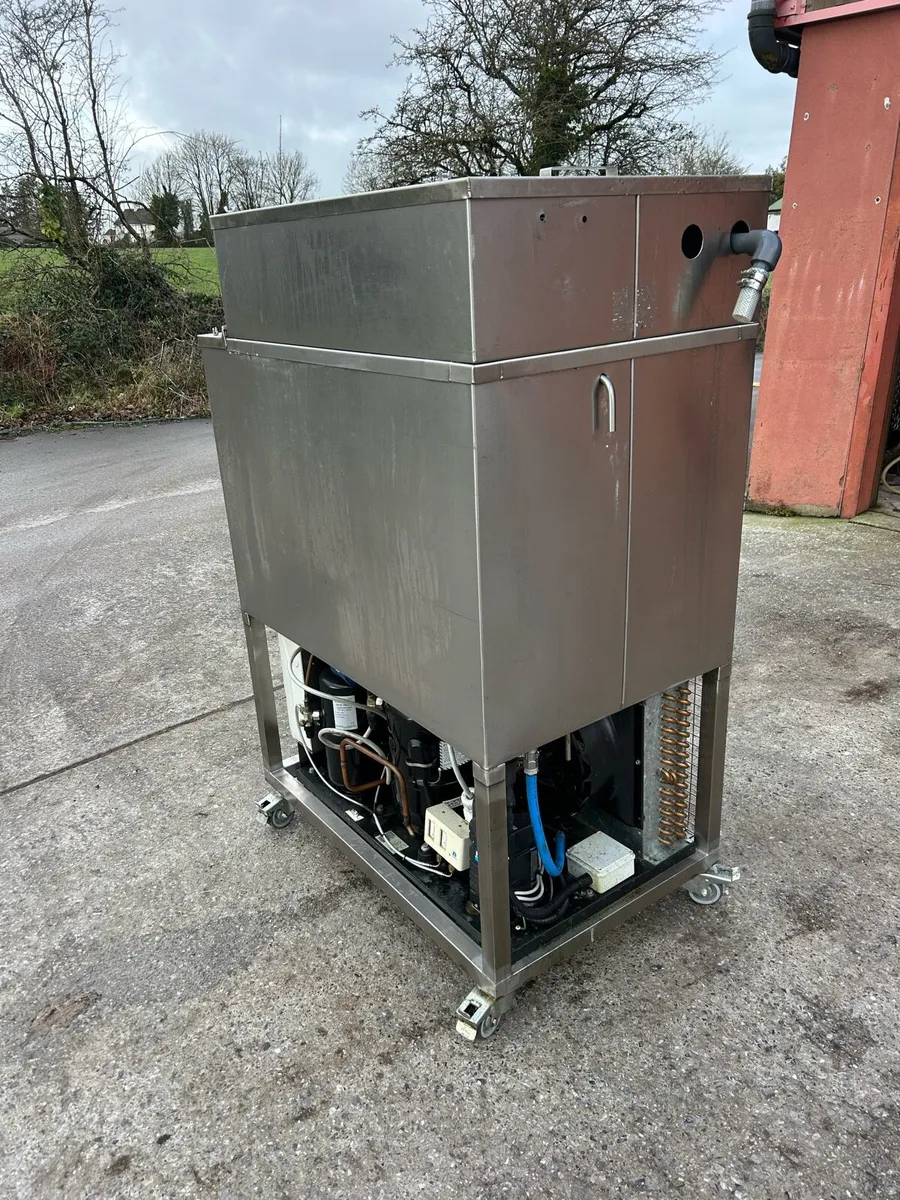 Portable ice builder - Image 1