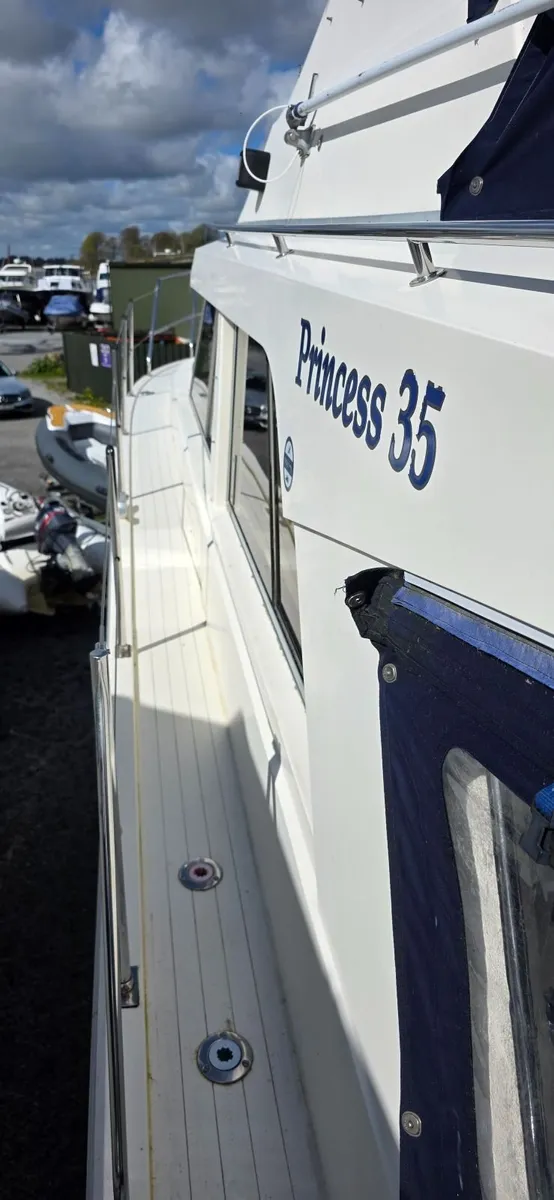 Princess 35 Classic cruiser Flybridge - Image 3