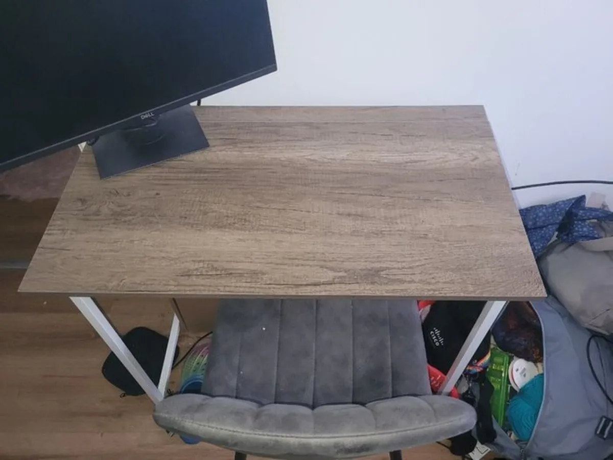 Folding desk - Image 1