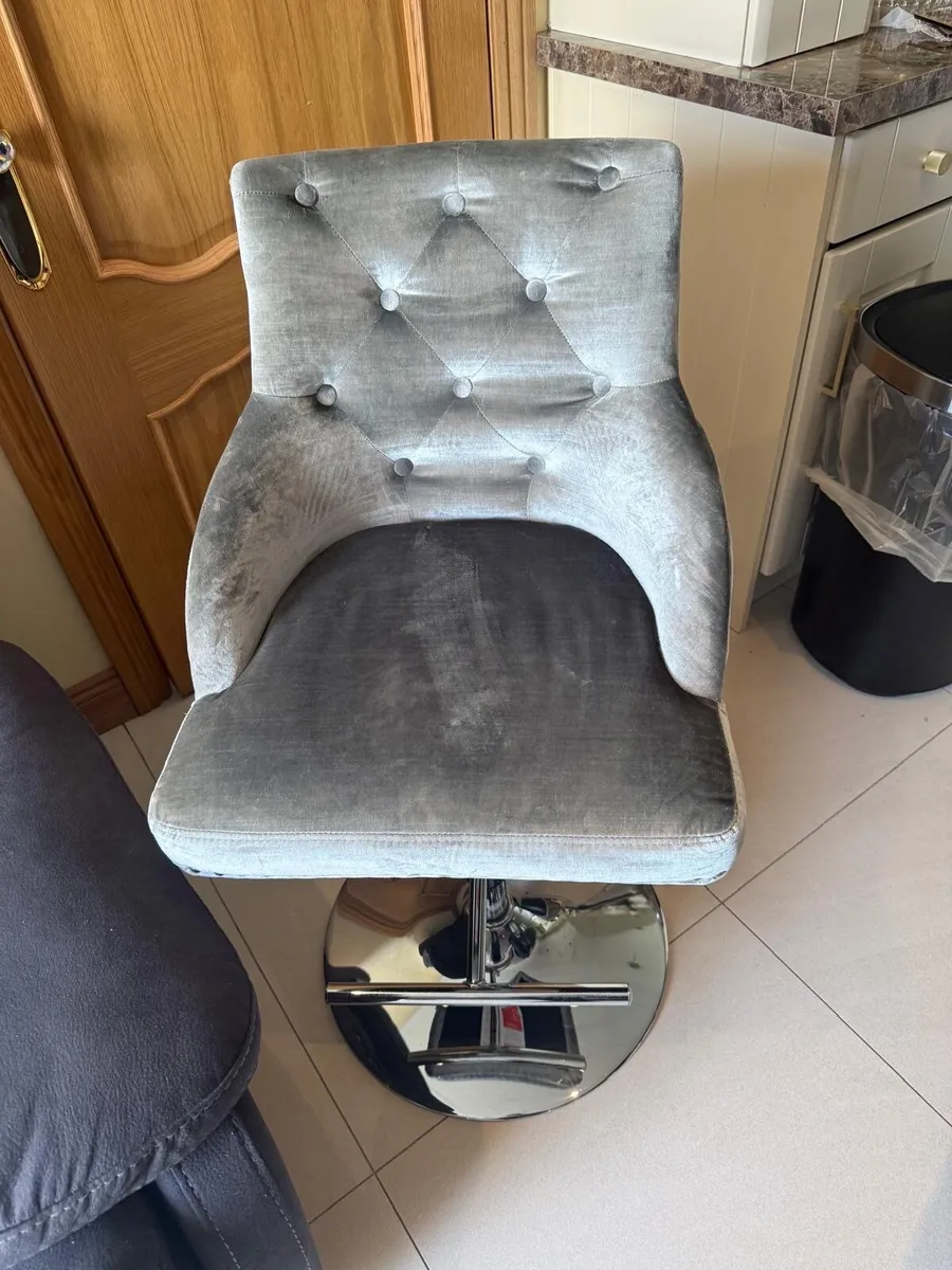 Two gray bar stools velvet - Image 1