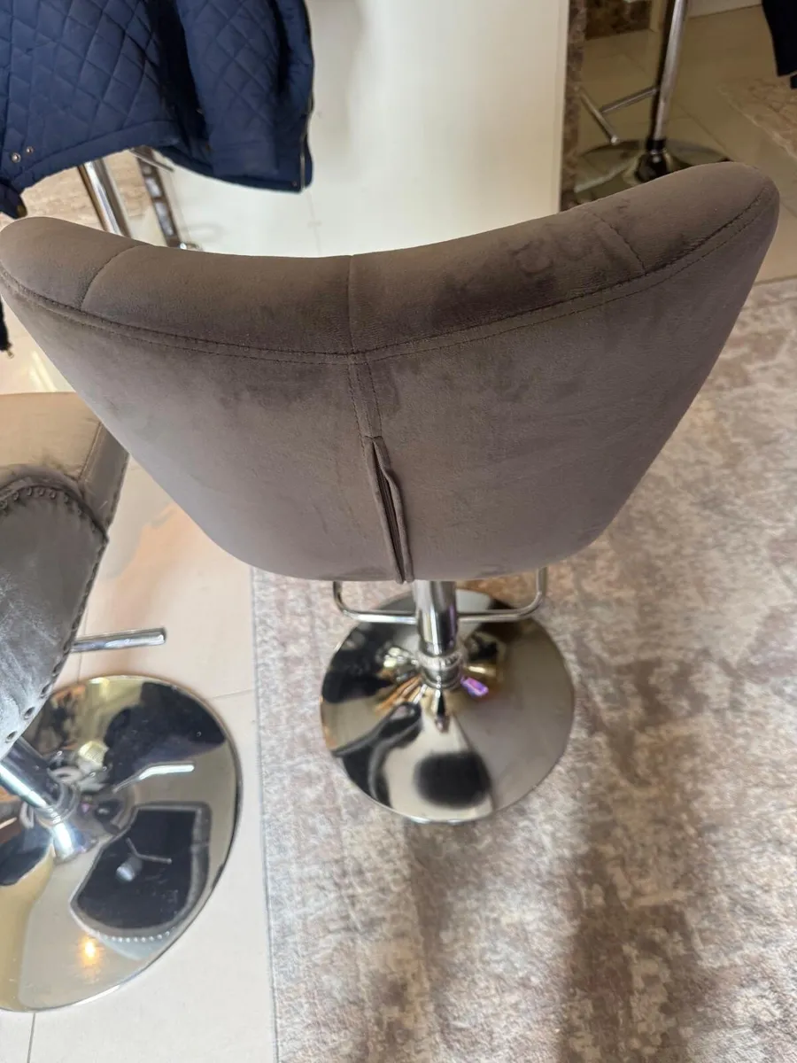 2 bar stools - Image 2