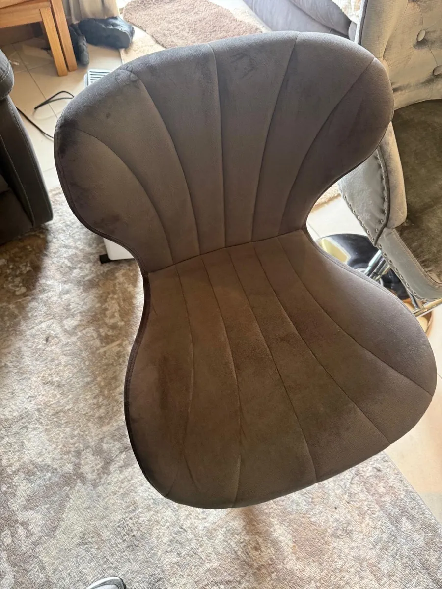 2 bar stools - Image 1