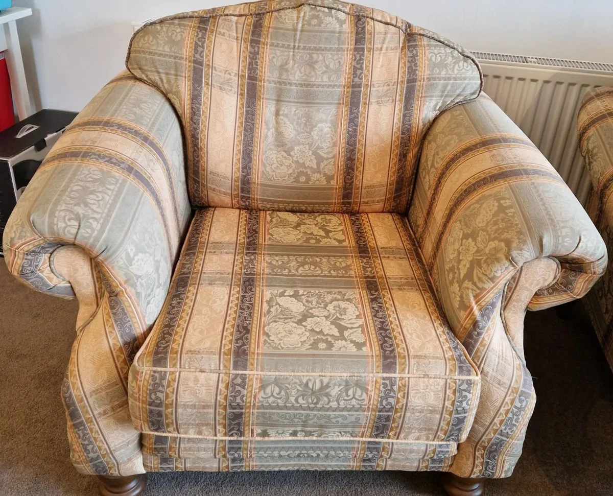 3 Piece Suite of Furniture - Image 3