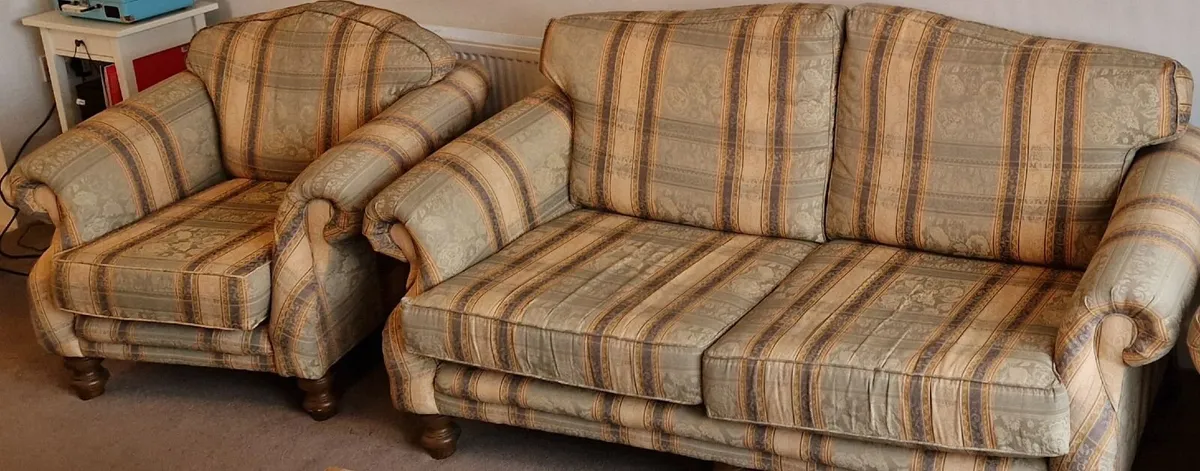 3 Piece Suite of Furniture - Image 4