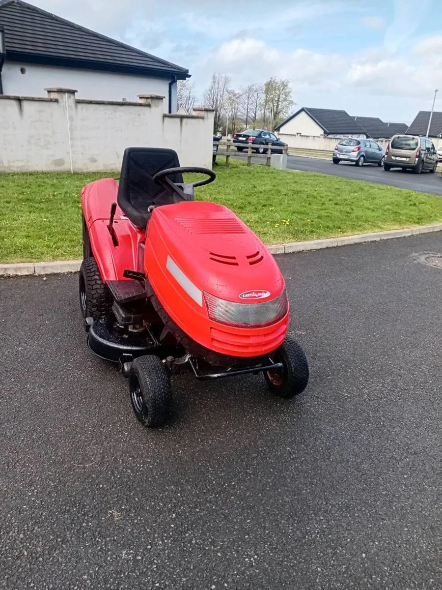 Ride on lawnmower - Image 1