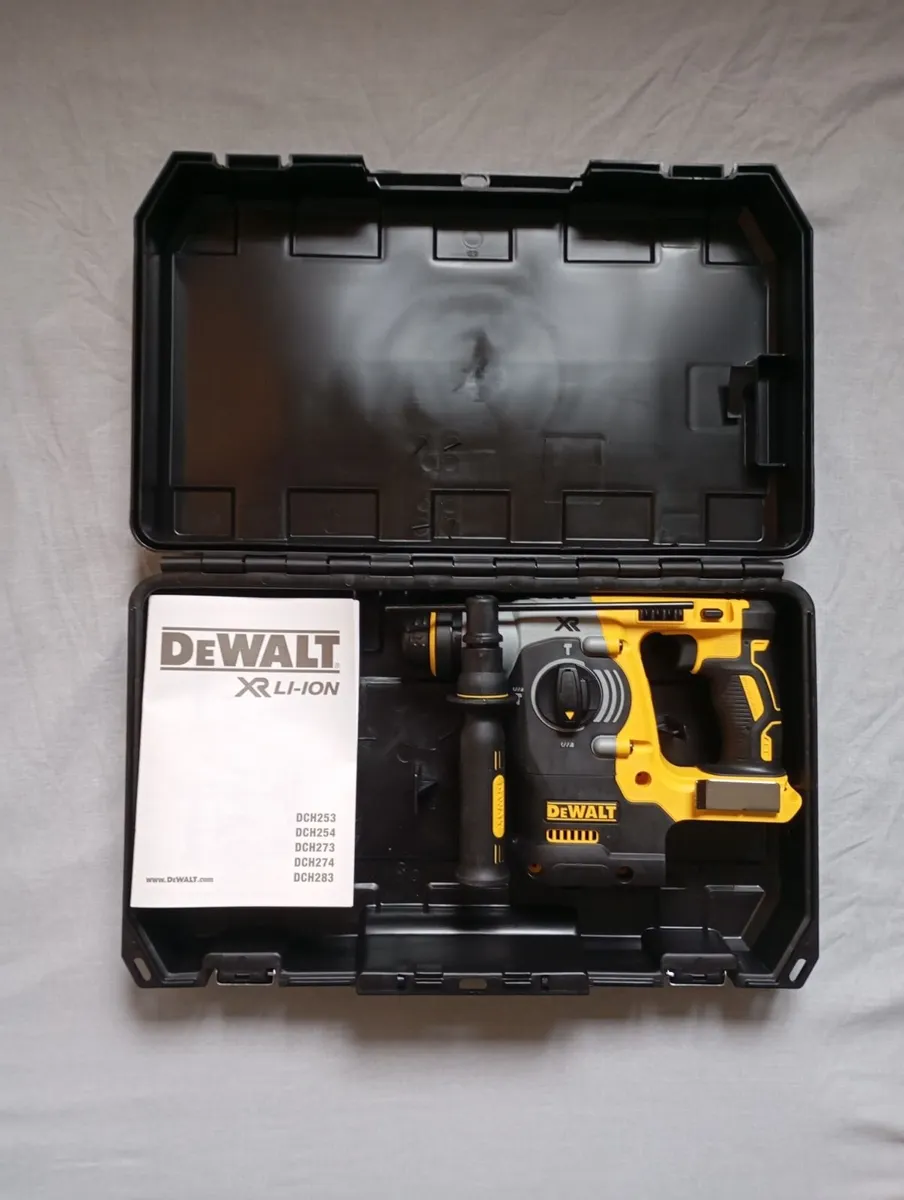 DeWalt dch273 SDS Masonry Drill - Image 1