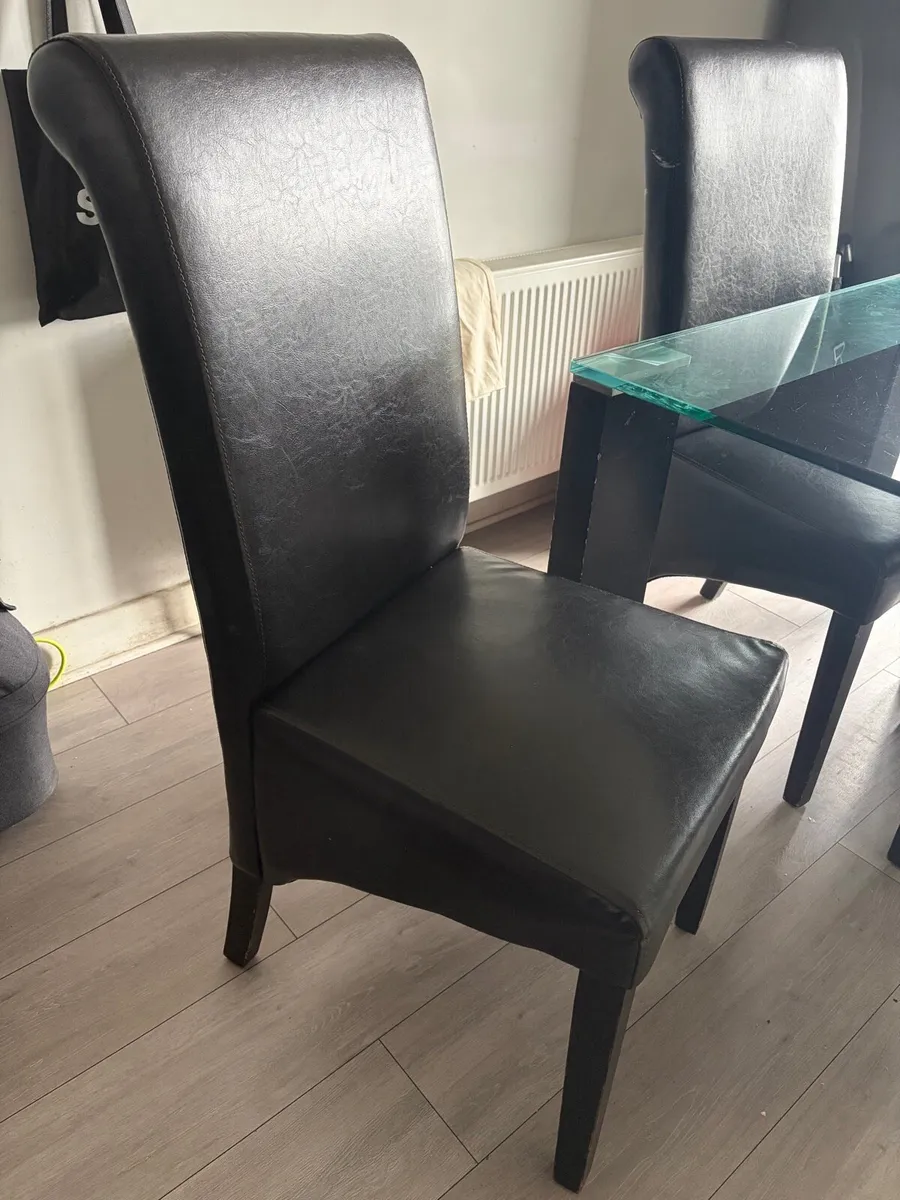 Kitchen table and chairs - Image 3