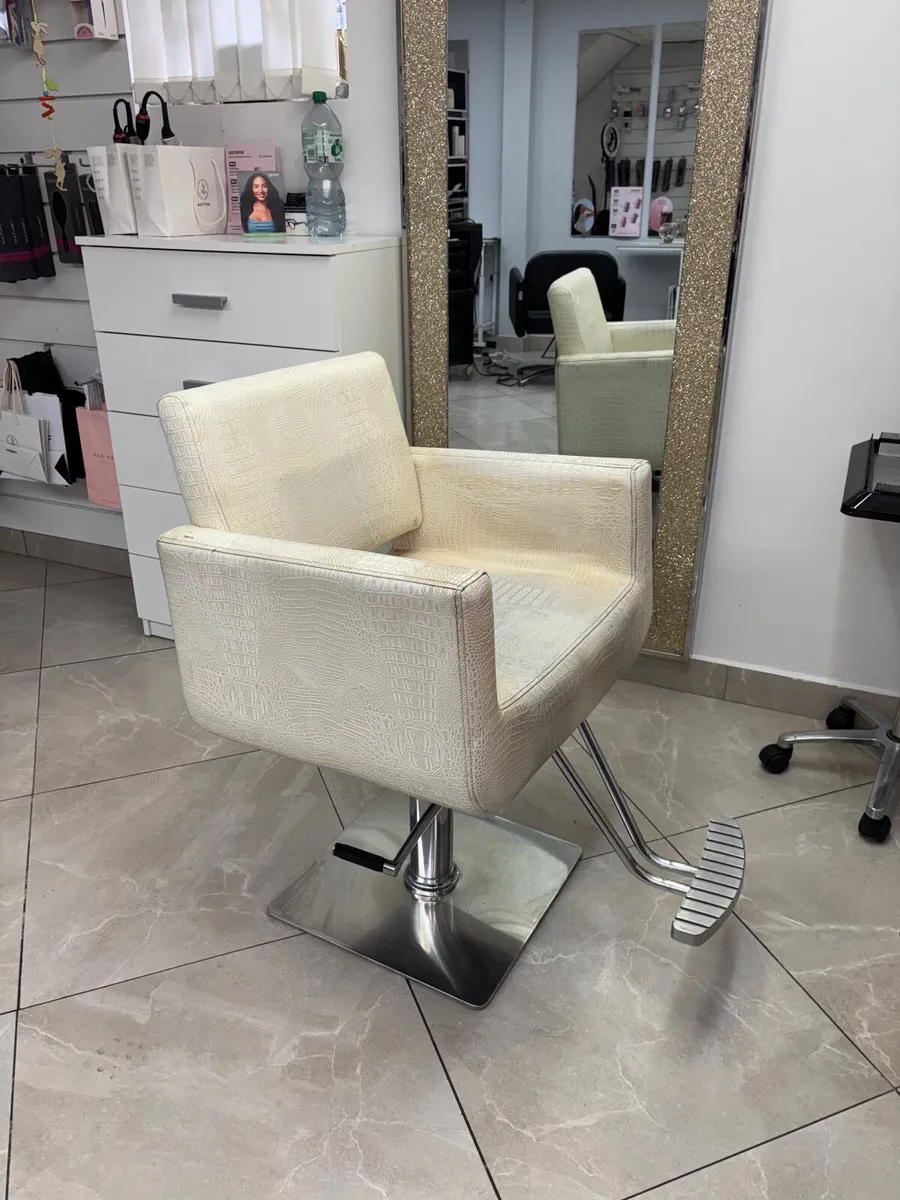 Hairdresser chair & mirror - Image 3