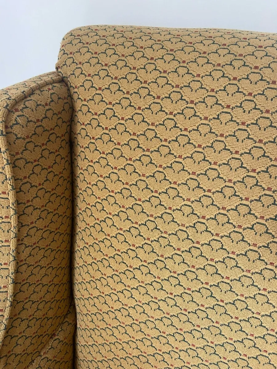 Vintage armchair in VGC - Image 4