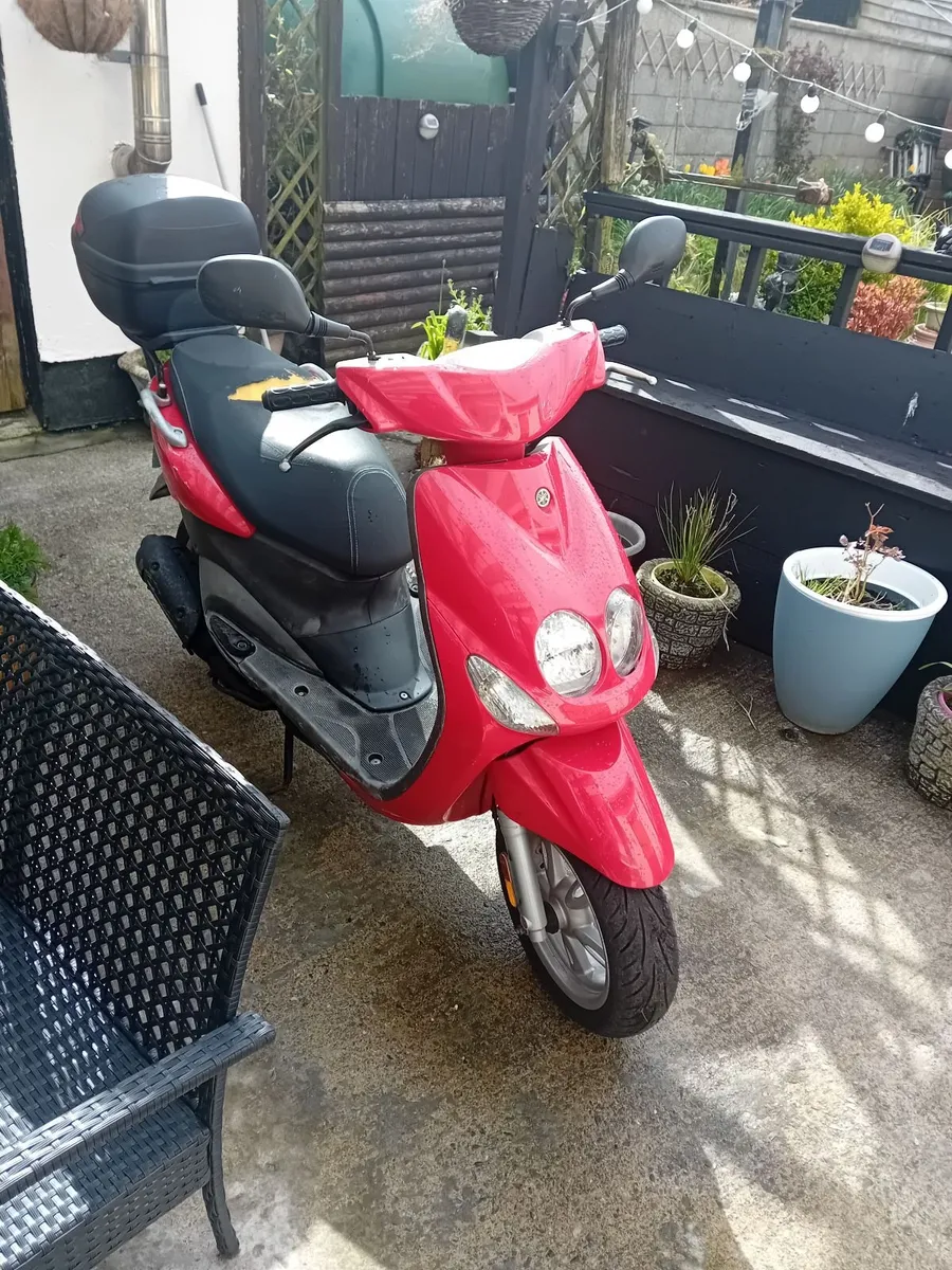 YAMAHA  2011 - Image 2