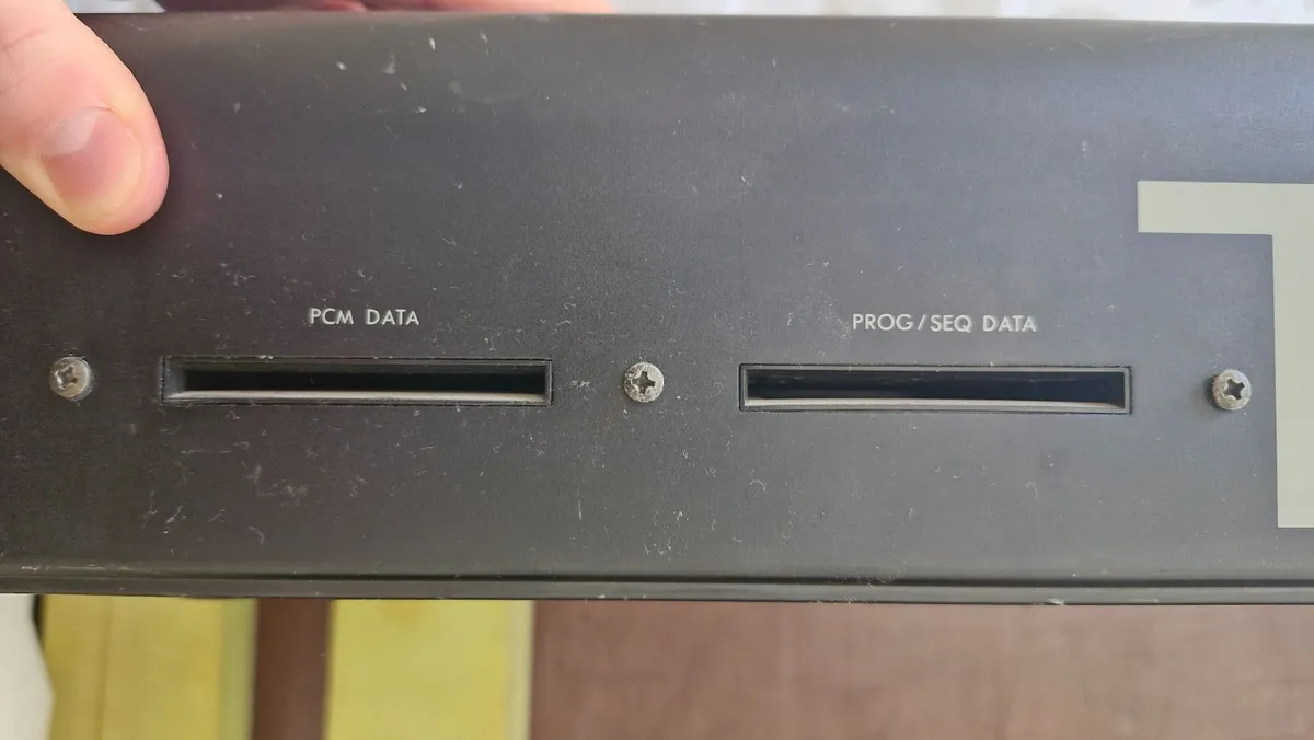 Korg T3 1989 Synthesiser - Image 4