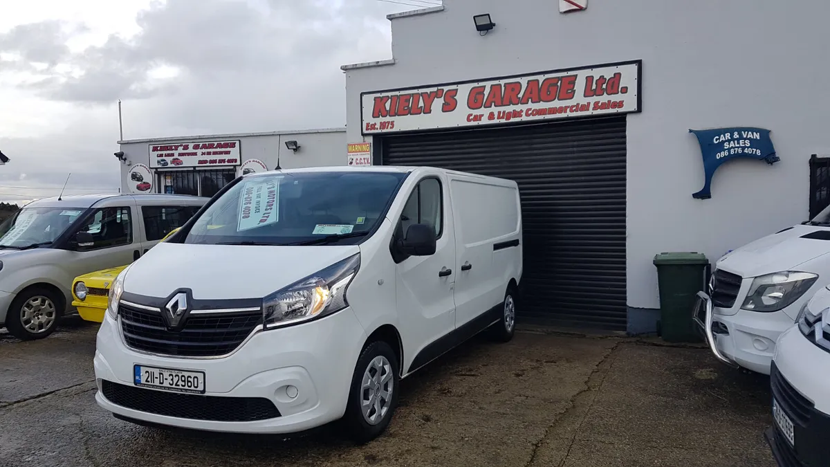Renault Trafic 2021 LWB AS NEW VAT INVOICE - Image 3