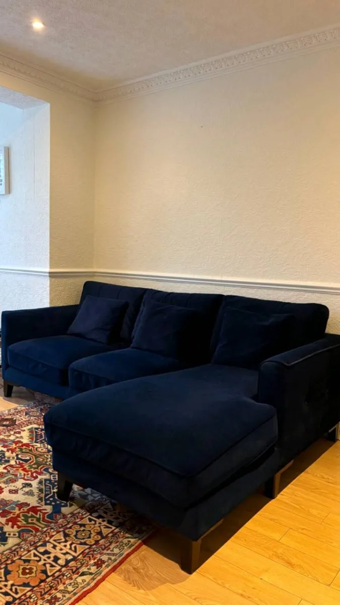 L-shaped sofa mint condition from EZ living - Image 4