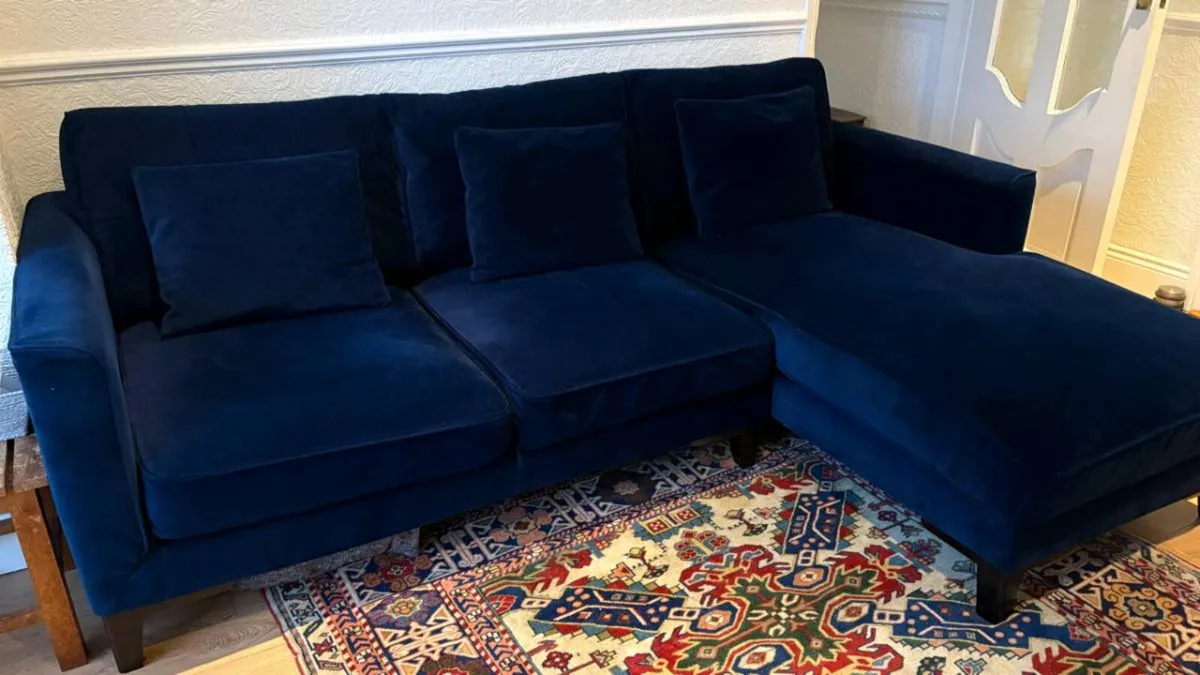 L-shaped sofa mint condition from EZ living - Image 2