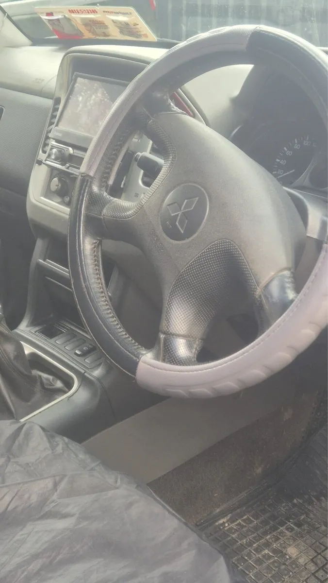 Mitsubishi pajero - Image 4