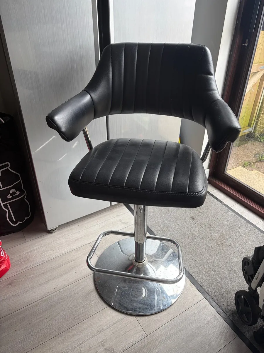 2 x Bar stools - Image 1