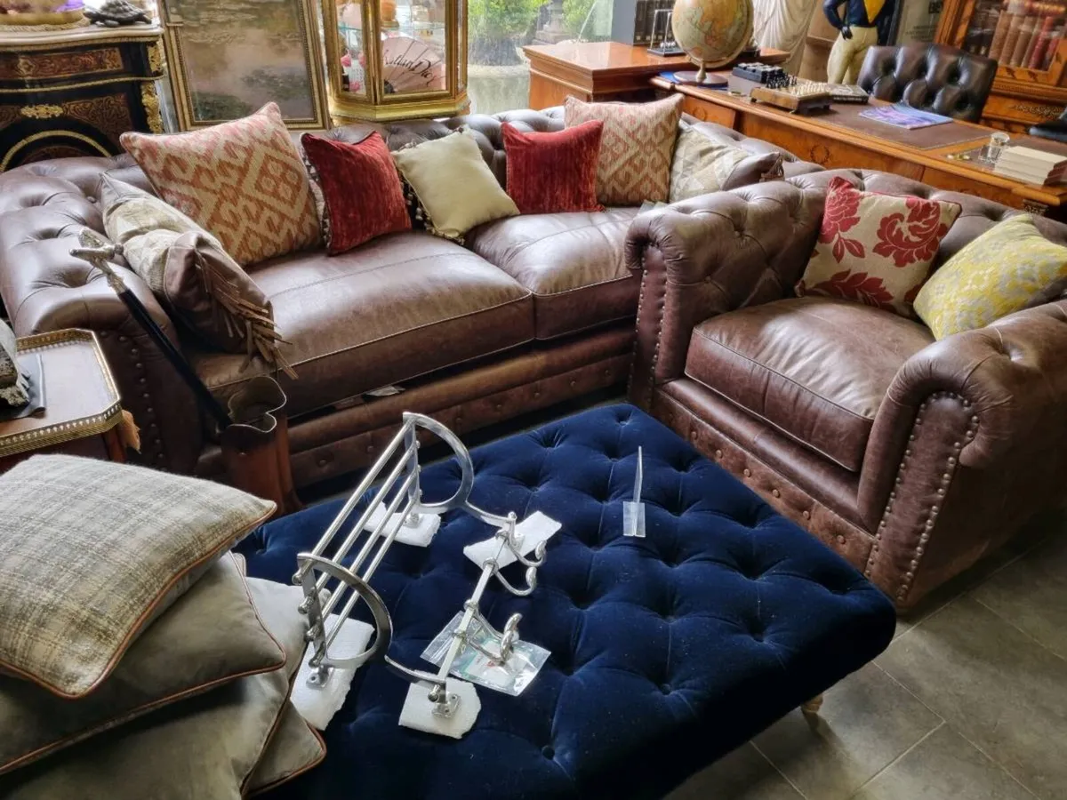 Leather Chesterfield sitee and chair