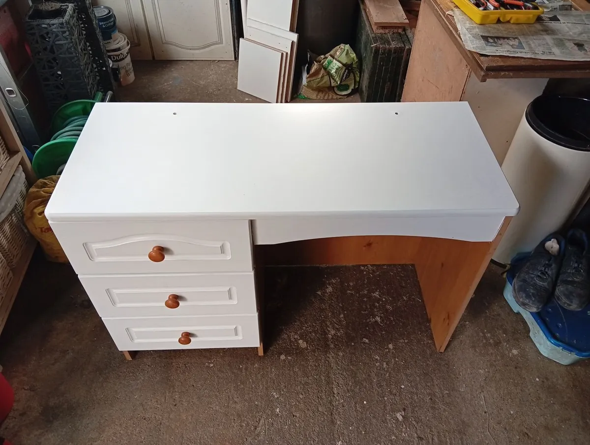 Study desk - Image 2