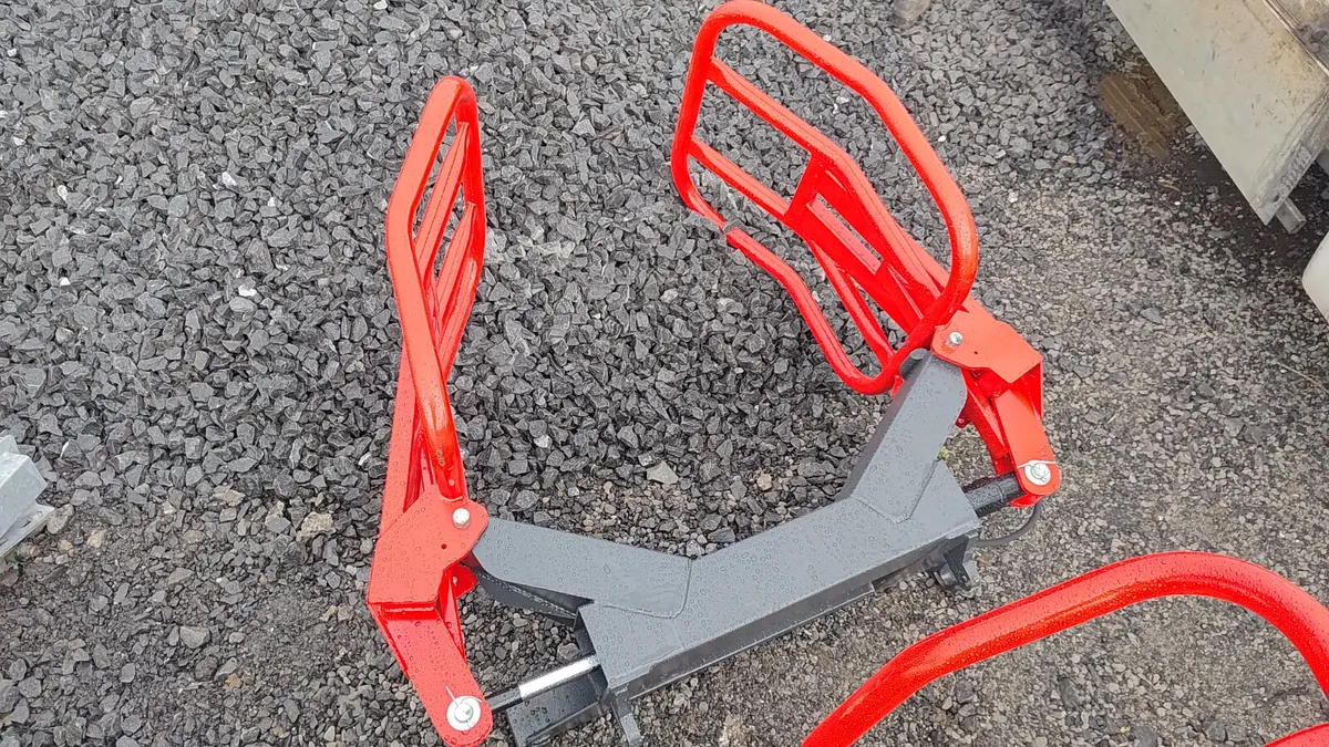 Soft hands 750€ New - Image 1