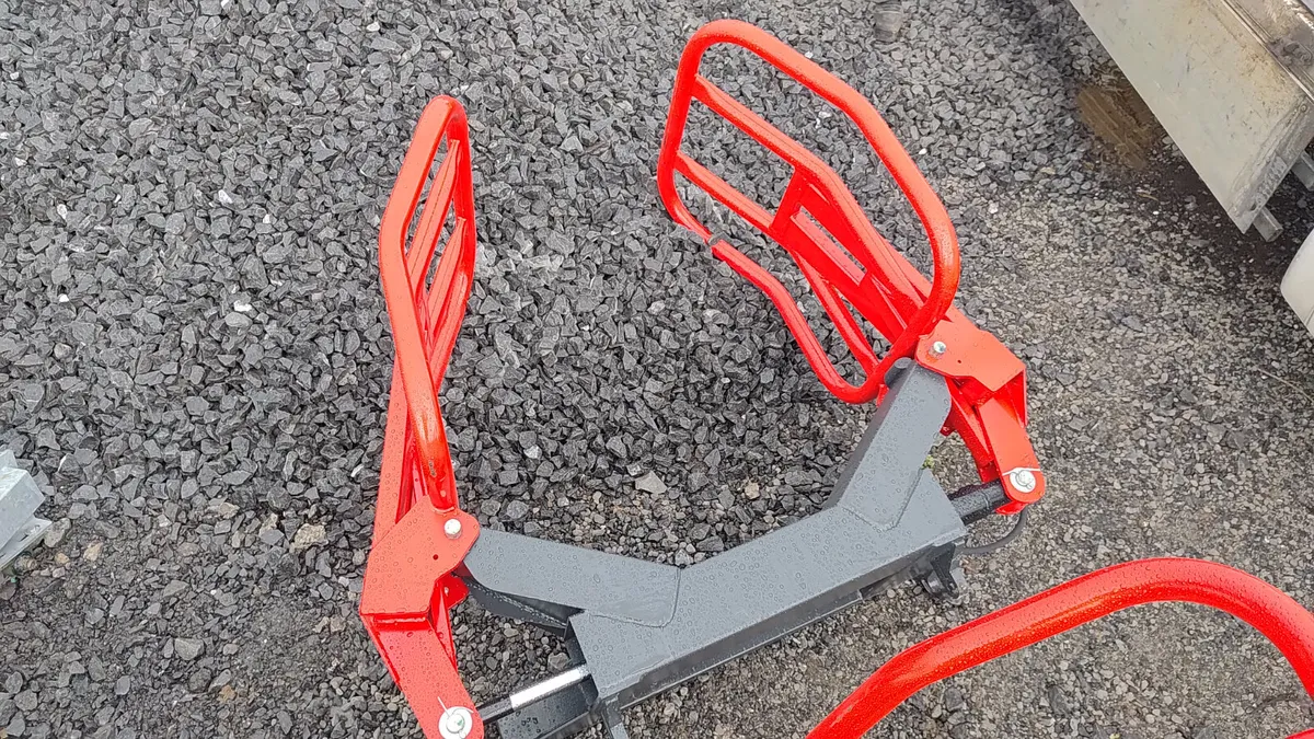 Soft hands 750€ New - Image 2