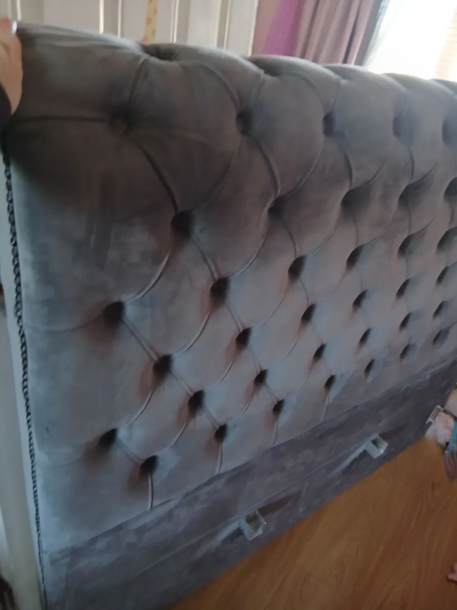 King size bed - Image 2