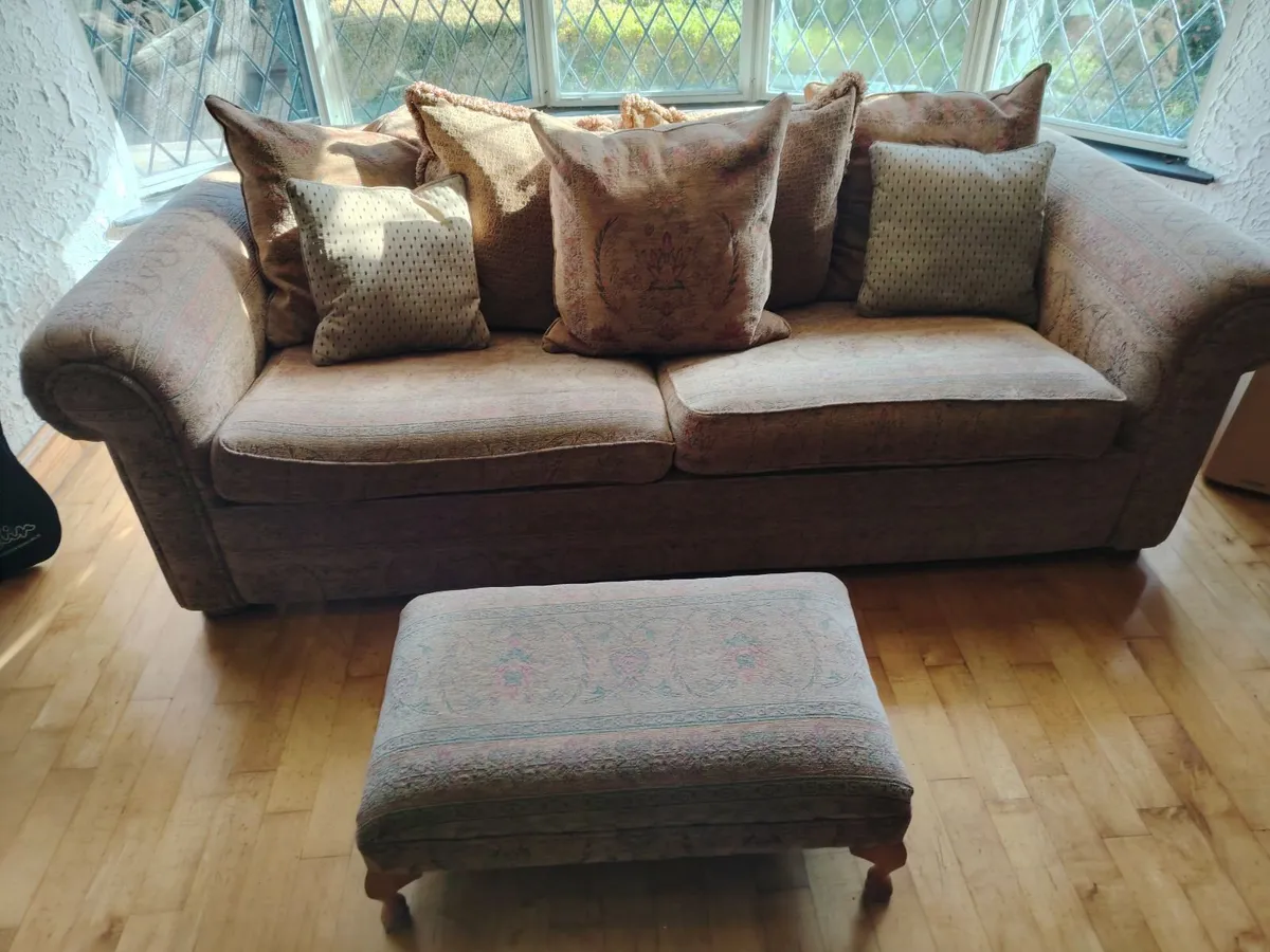 3 Seater couch and foot stool - Image 1