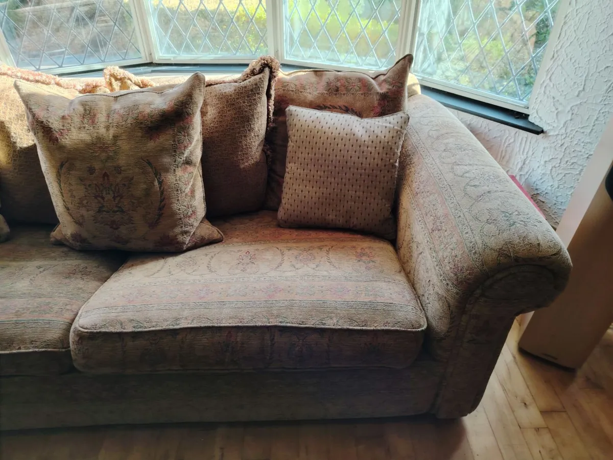 3 Seater couch and foot stool - Image 4