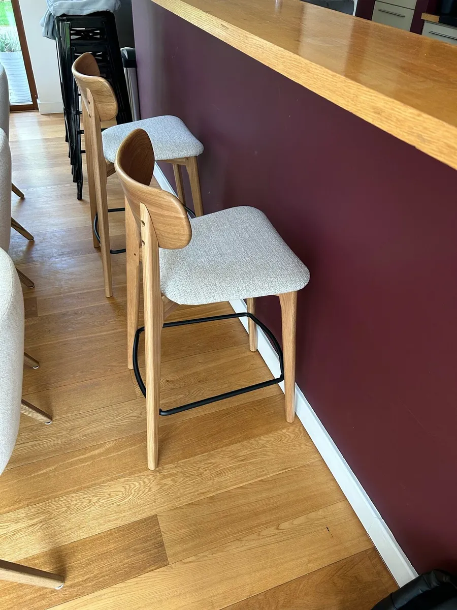 EZ Living Oak Bar Stools - Brand New (3 chairs) - Image 3