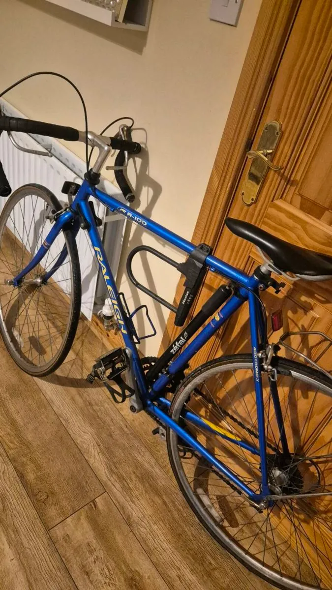 Road racing bike - Image 1