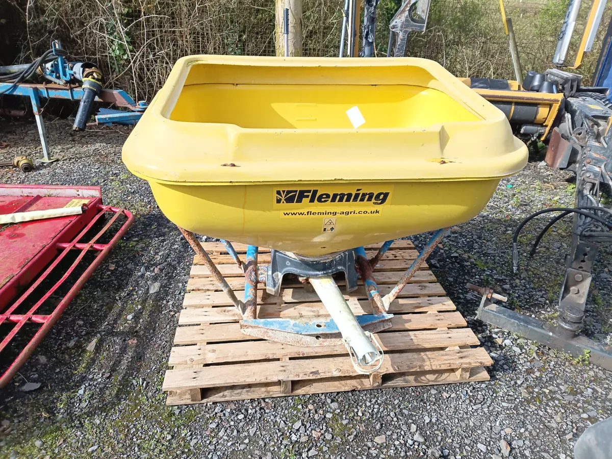 Flemming fertiliser spreader - Image 1