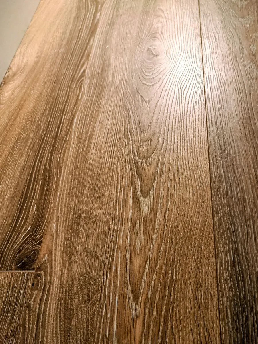 Oak veneered laminate flooring - Image 4