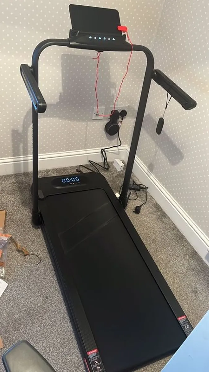 Folding Threadmill with Running Speeds - Image 1