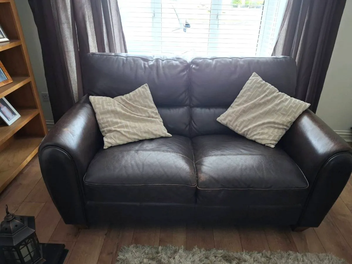 Leather couch - Image 4