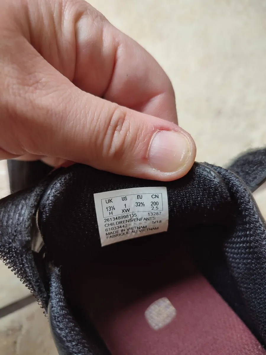 school shoes- CLARKS - Image 3