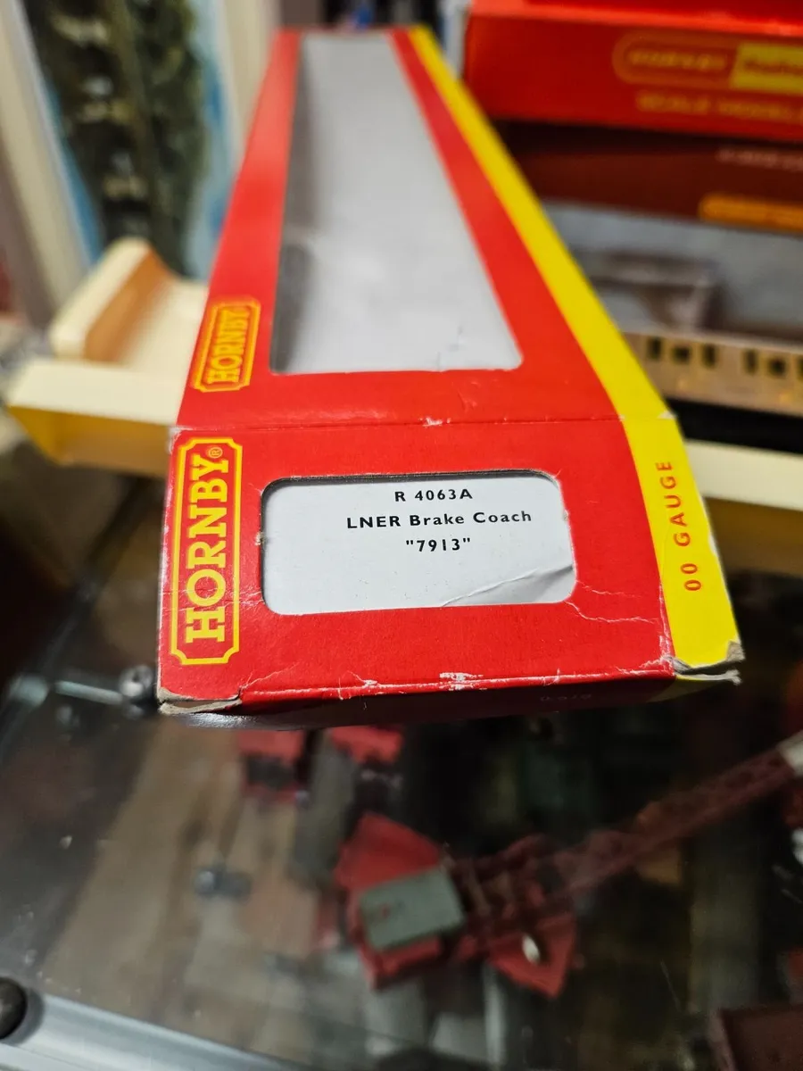 Hornby OO Gauge Carraige - Image 1