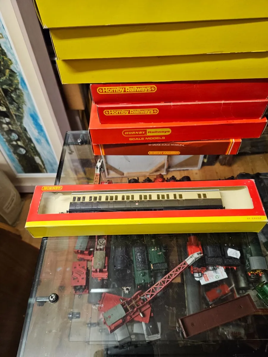 Hornby OO Gauge Carraige - Image 1