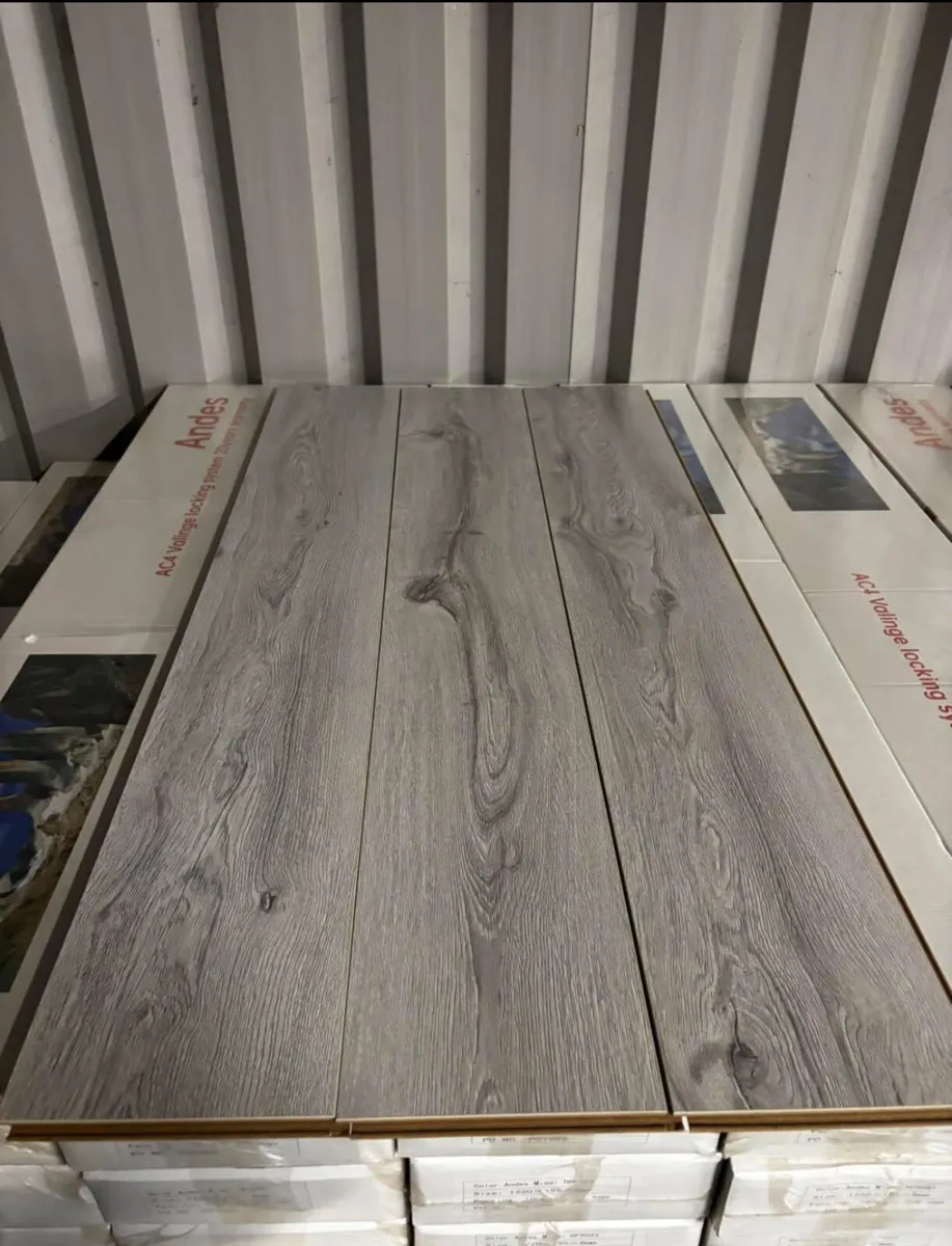 Brand new laminated flooring - Image 4