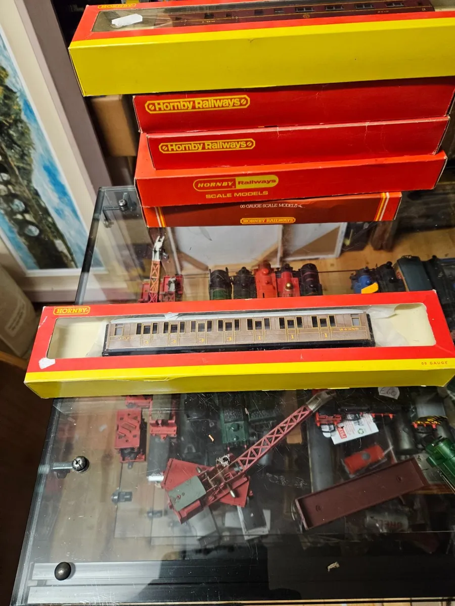 Hornby OO Gauge Carraige - Image 1