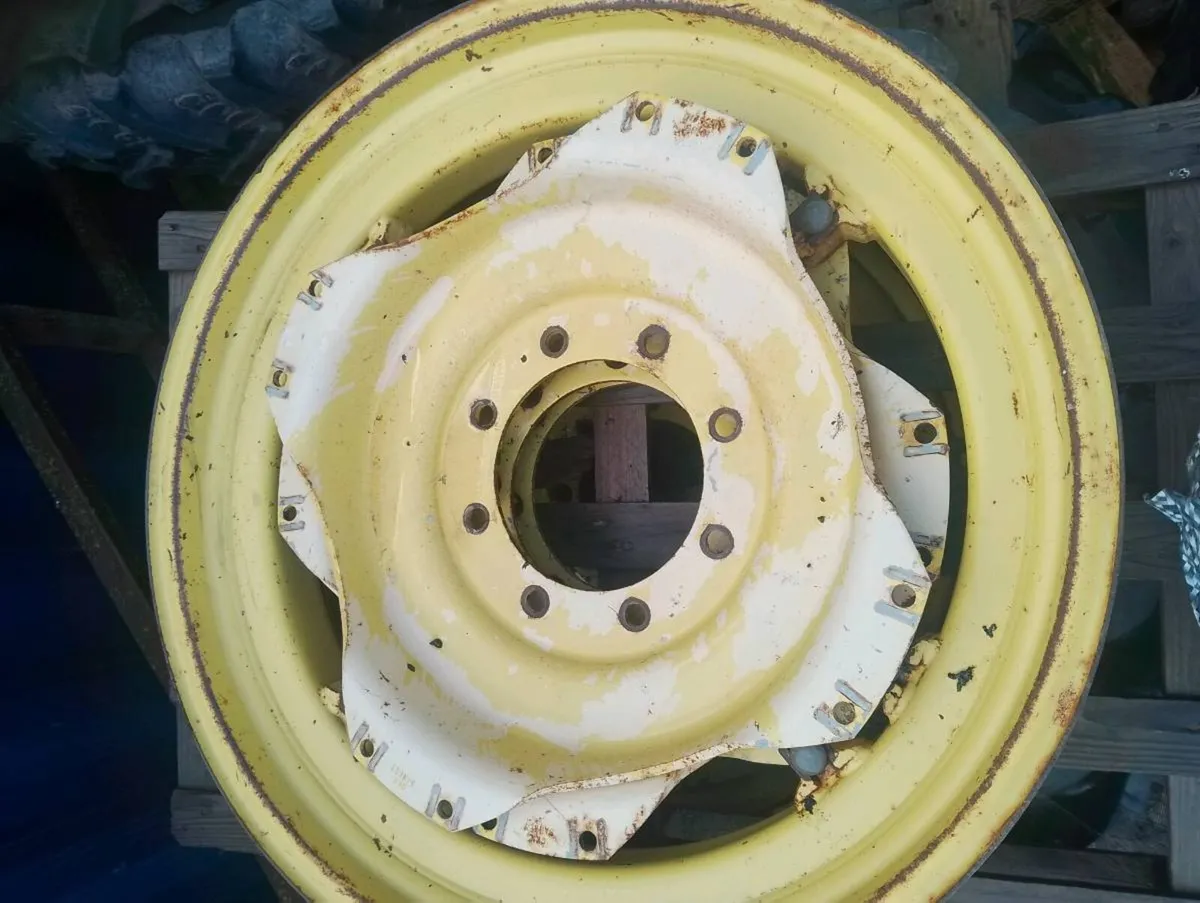 John Deere rowcrops 12.4 R32 & 13.6 r48 full set - Image 1