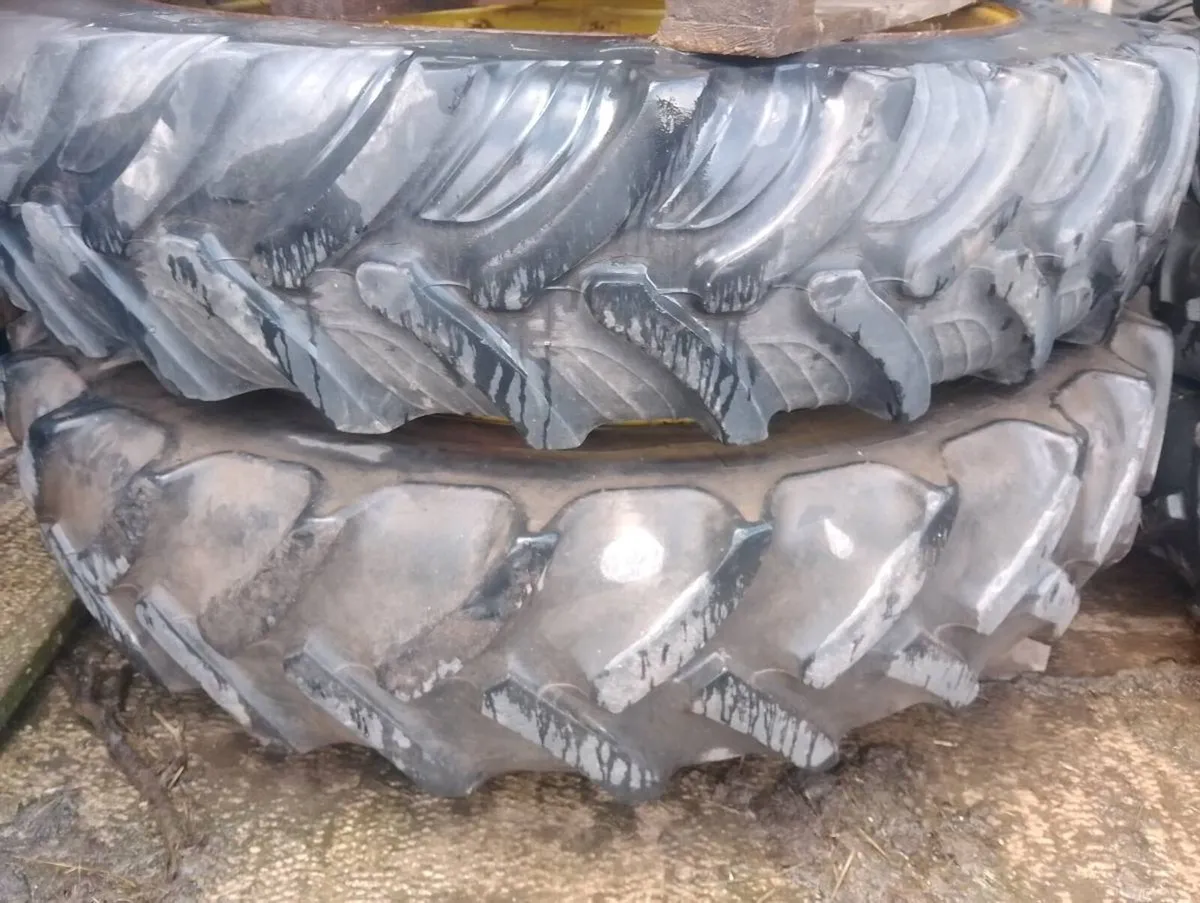 John Deere rowcrops 12.4 R32 & 13.6 r48 full set - Image 2