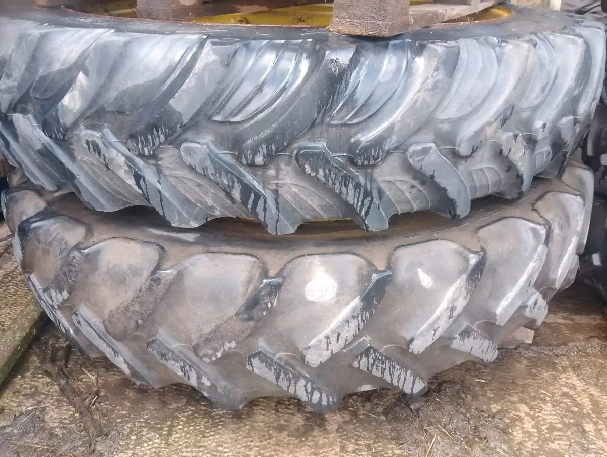 John Deere rowcrops 12.4 R32 & 13.6 r48 full set - Image 3